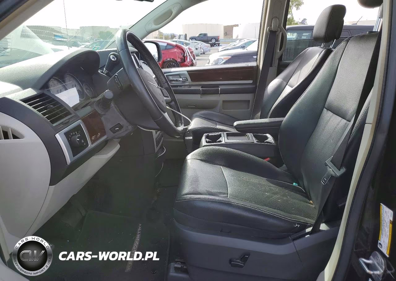 2010 Chrysler Town & Country Touring Plus VIN:2A4RR8DX7AR366672 - 7