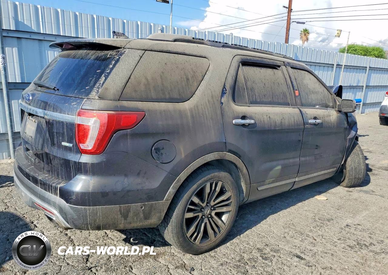 2017 Ford Explorer Platinum VIN:1FM5K8HT2HGE39034 - 3
