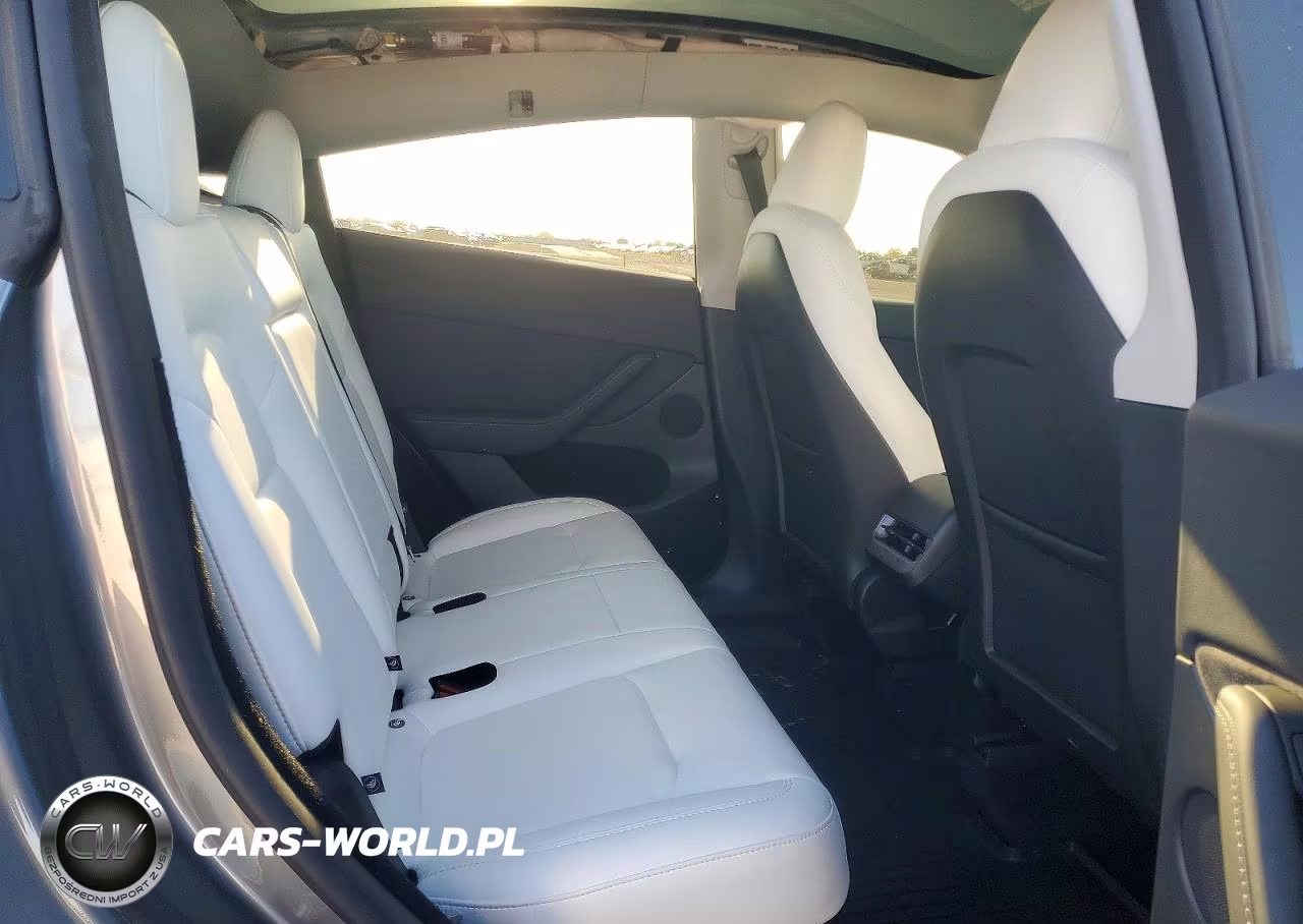 2025 Tesla Model Y VIN:7SAYGDED3SF229586 - 11