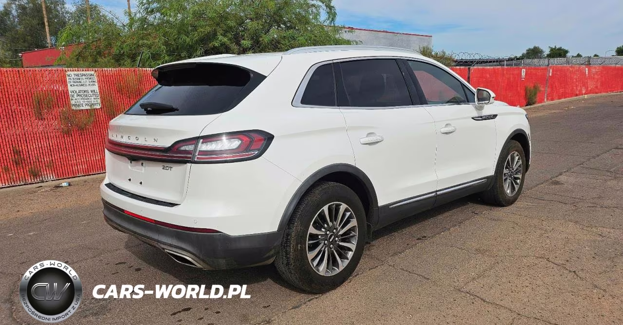 2020 Lincoln Nautilus Standard VIN:2LMPJ6J98LBL26966 - 4