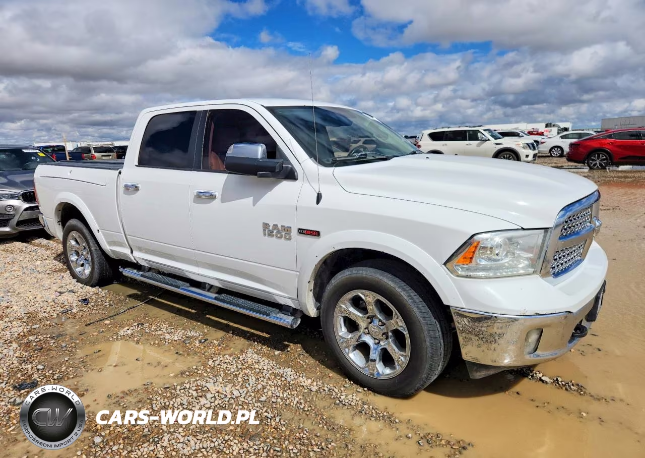 2018 Ram 1500 Laramie VIN:1C6RR7VM8JS310329 - 4