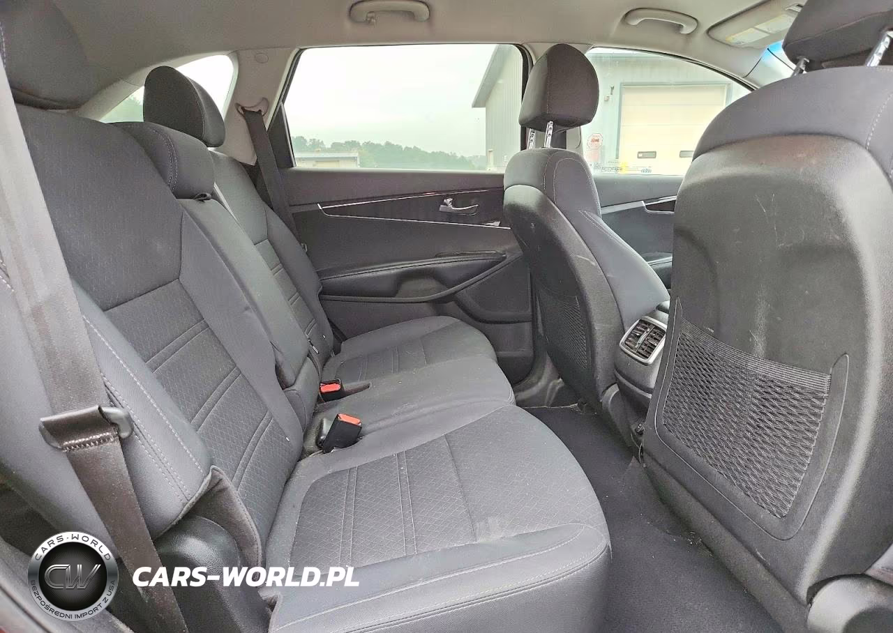 2018 Kia Sorento Lx V6 VIN:5XYPGDA57JG374063 - 11