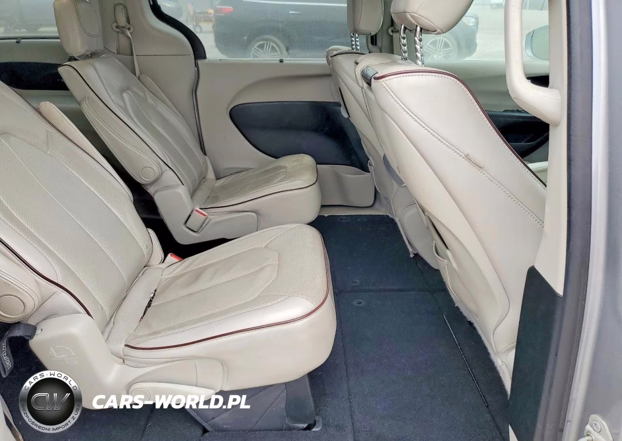 2018 Chrysler Pacifica Limited VIN:2C4RC1GG2JR247163 - 11