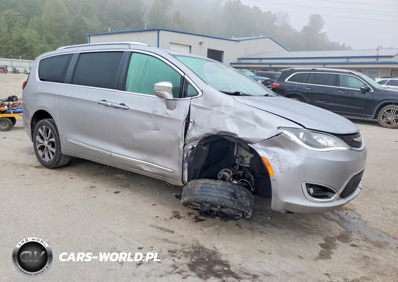 2018 Chrysler Pacifica Limited VIN:2C4RC1GG2JR247163 - 4