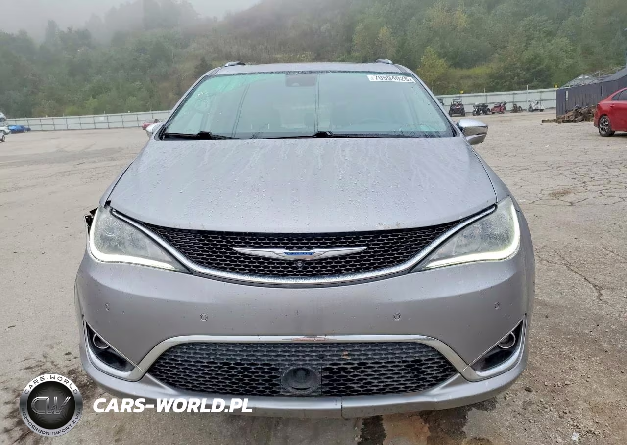 2018 Chrysler Pacifica Limited VIN:2C4RC1GG2JR247163 - 5