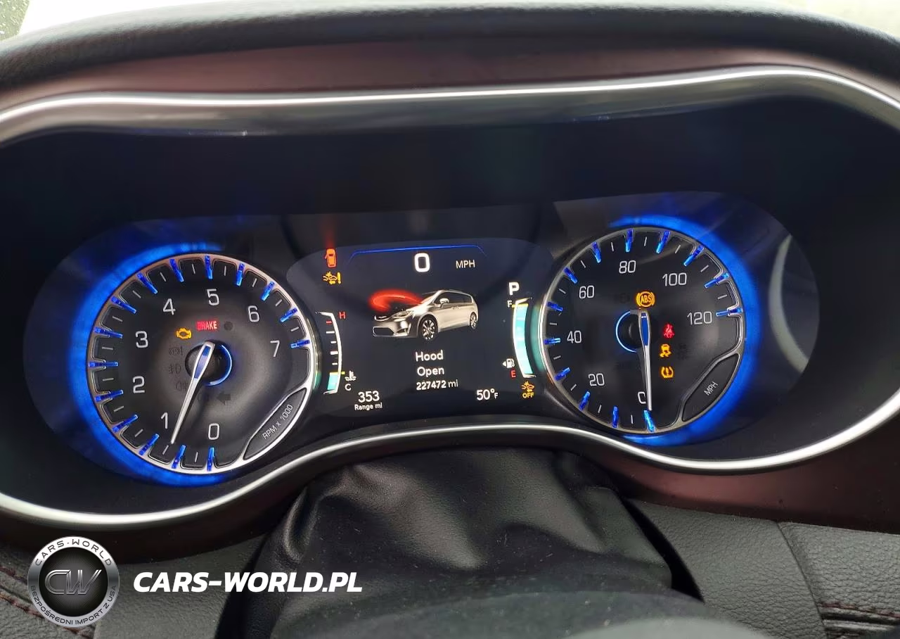 2018 Chrysler Pacifica Limited VIN:2C4RC1GG2JR247163 - 9