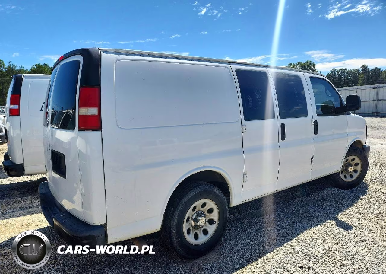 2010 Chevrolet Express G1500 VIN:1GCUGADX1A1152116 - 3