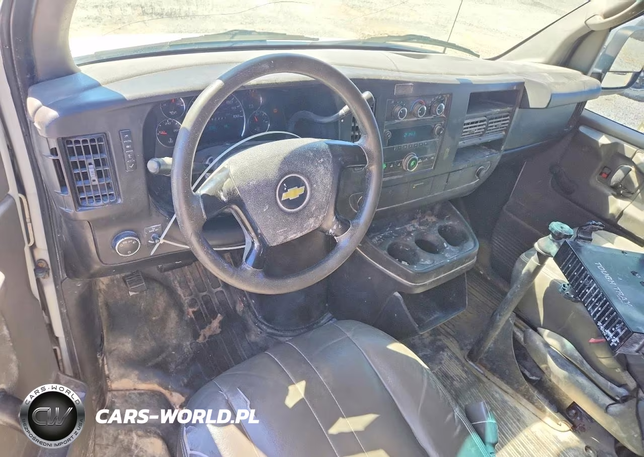 2010 Chevrolet Express G1500 VIN:1GCUGADX1A1152116 - 8