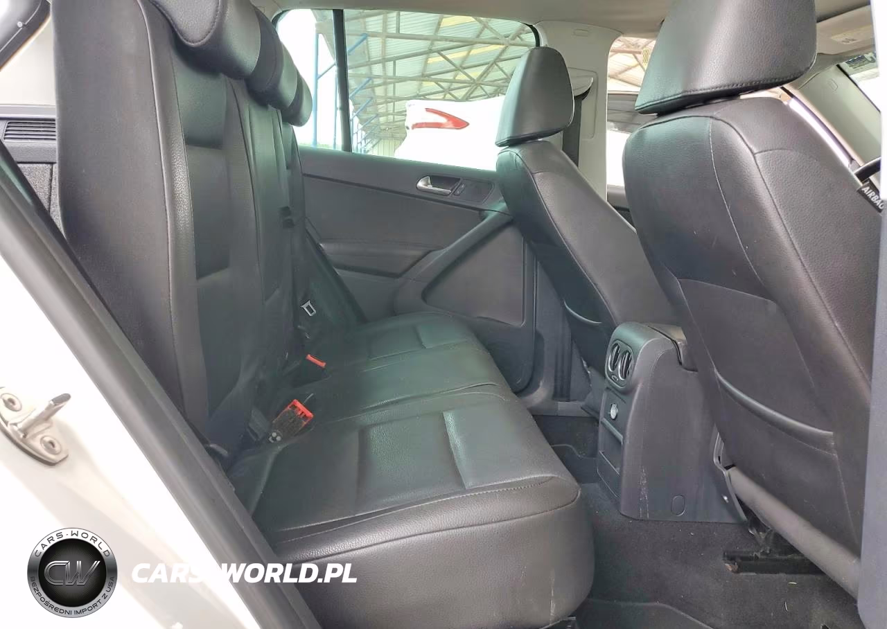 2011 Volkswagen Tiguan S VIN:WVGBV7AX9BW555930 - 11