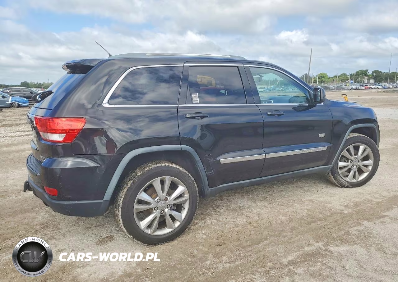 2011 Jeep Grand Cherokee Laredo VIN:1J4RR4GT3BC645774 - 3