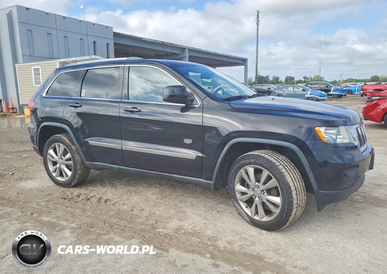 2011 Jeep Grand Cherokee Laredo VIN:1J4RR4GT3BC645774 - 4