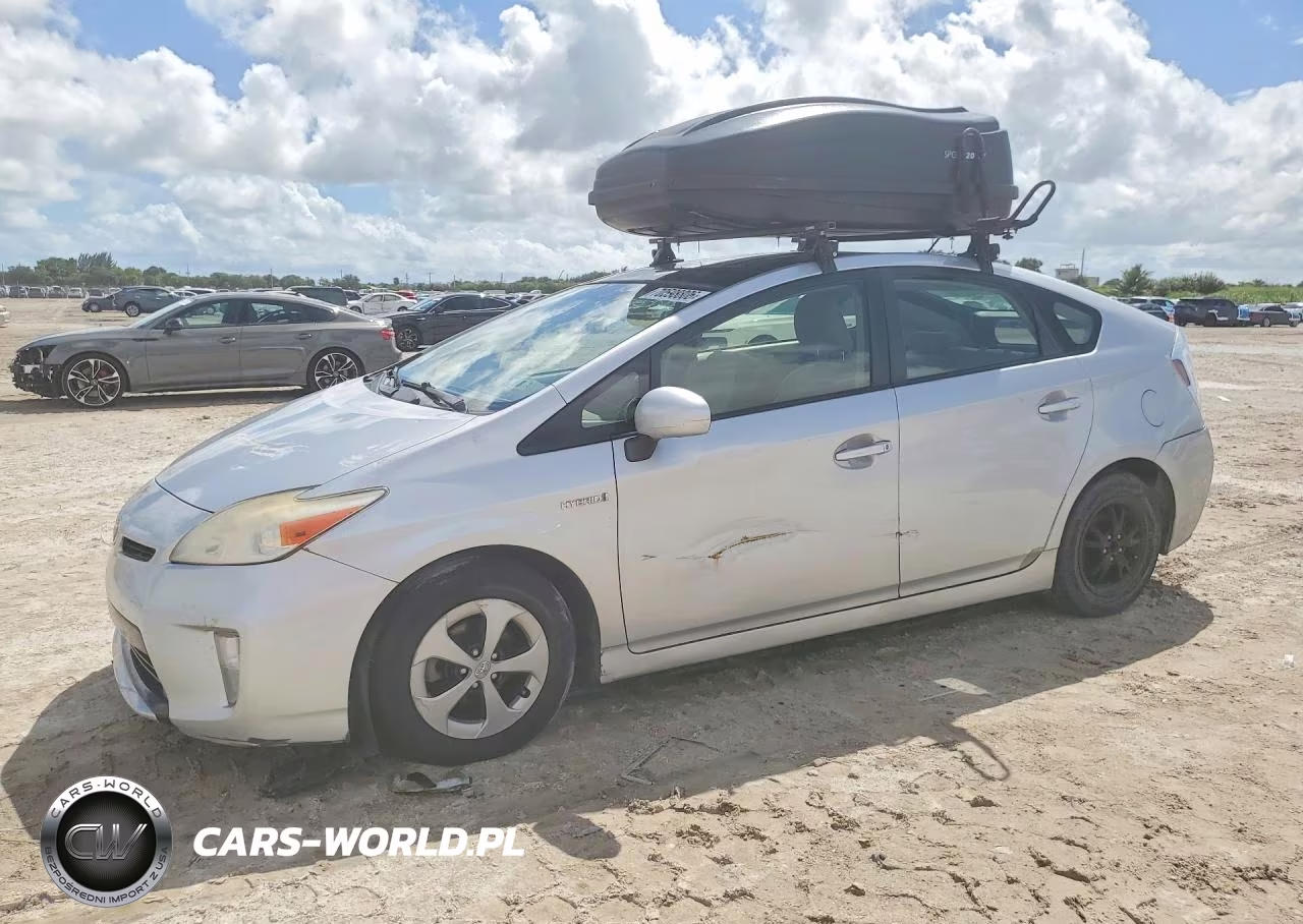 2013 Toyota Prius Three – zdjęcie 1 z 12