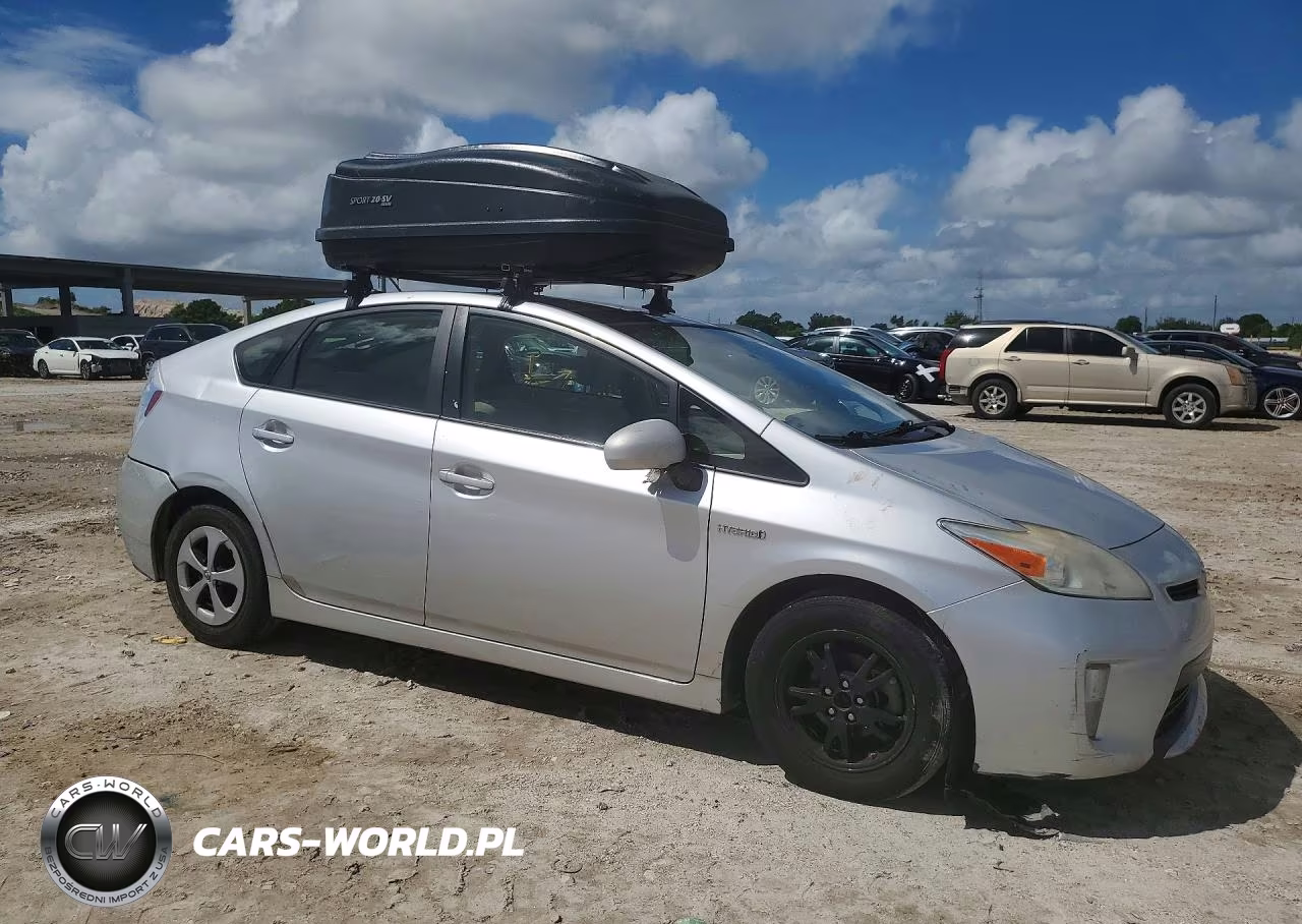 2013 Toyota Prius Three VIN:JTDKN3DU1D5562720 - 4