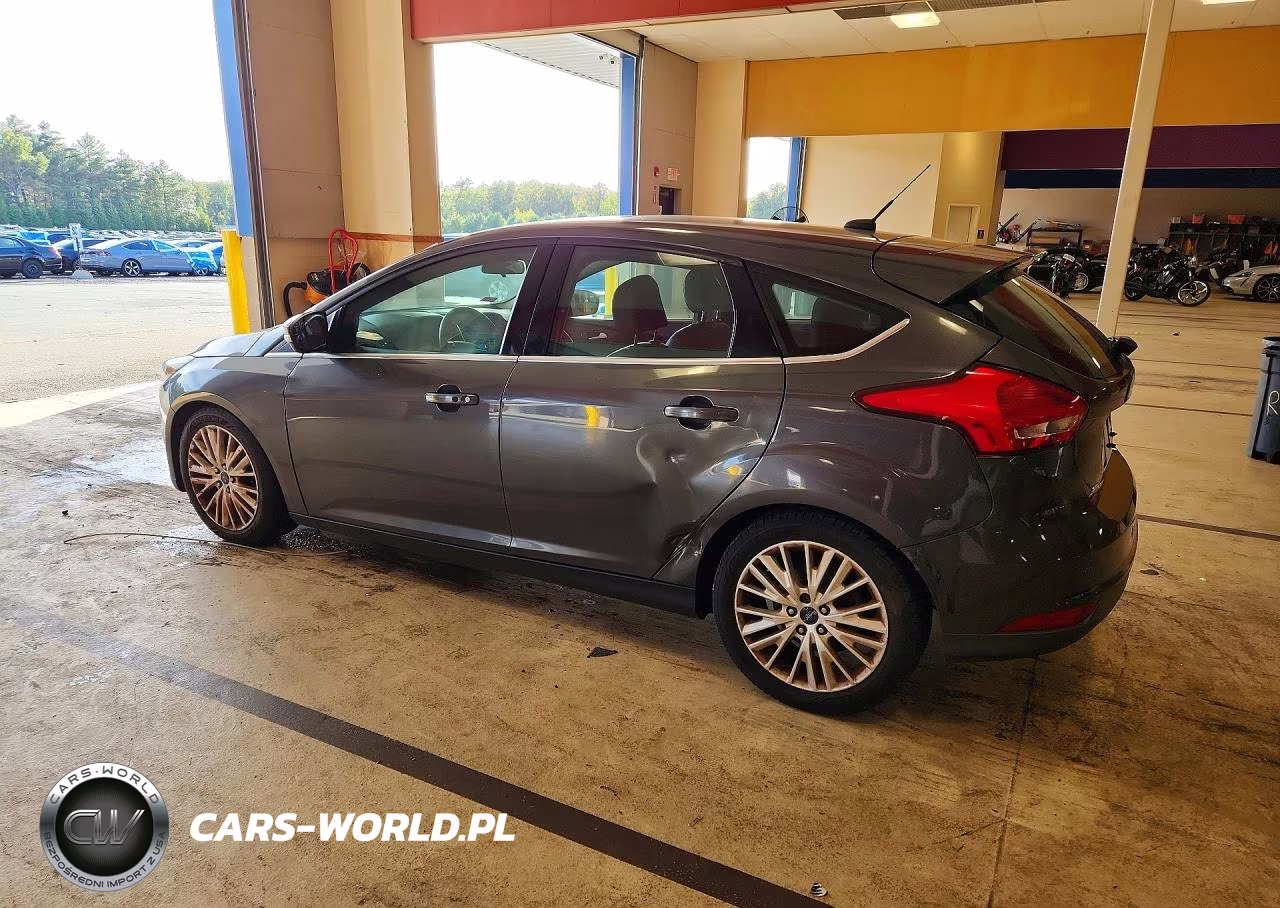 2016 Ford Focus Titanium VIN:1FADP3N20GL323424 - 2