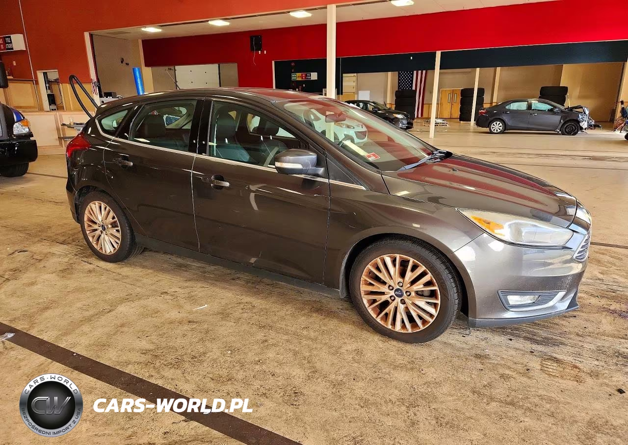 2016 Ford Focus Titanium VIN:1FADP3N20GL323424 - 4
