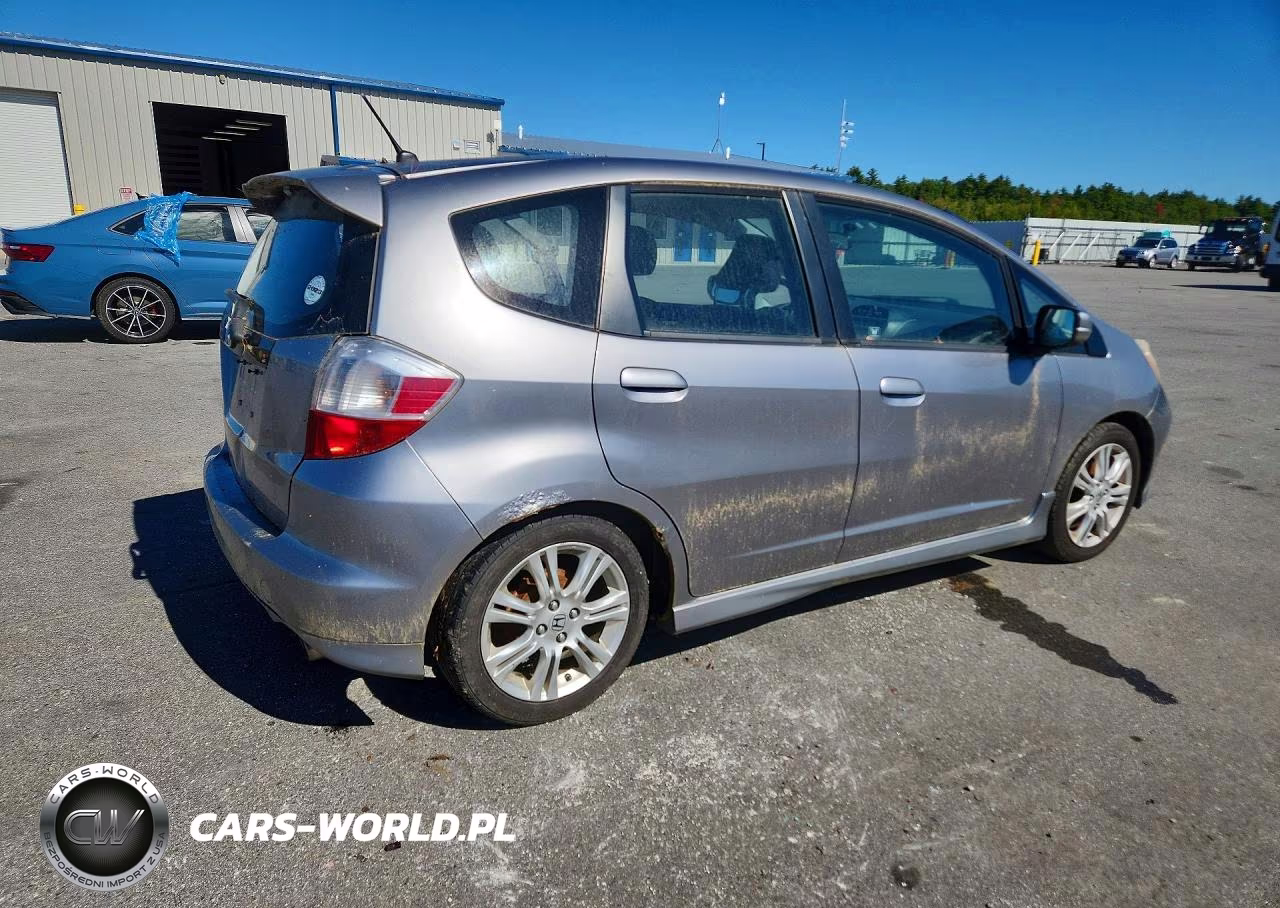 2010 Honda Fit Sport VIN:JHMGE8H44AC005058 - 3