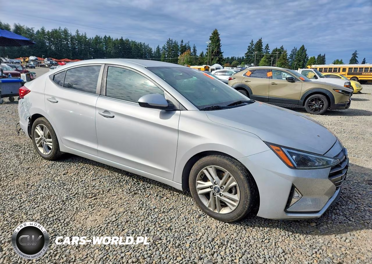 2019 Hyundai Elantra Sel VIN:5NPD84LF4KH449804 - 4