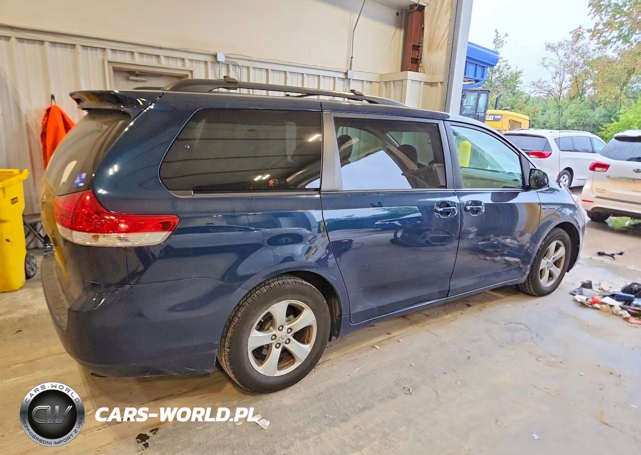 2012 Toyota Sienna Le VIN:5TDKK3DC7CS208905 - 3
