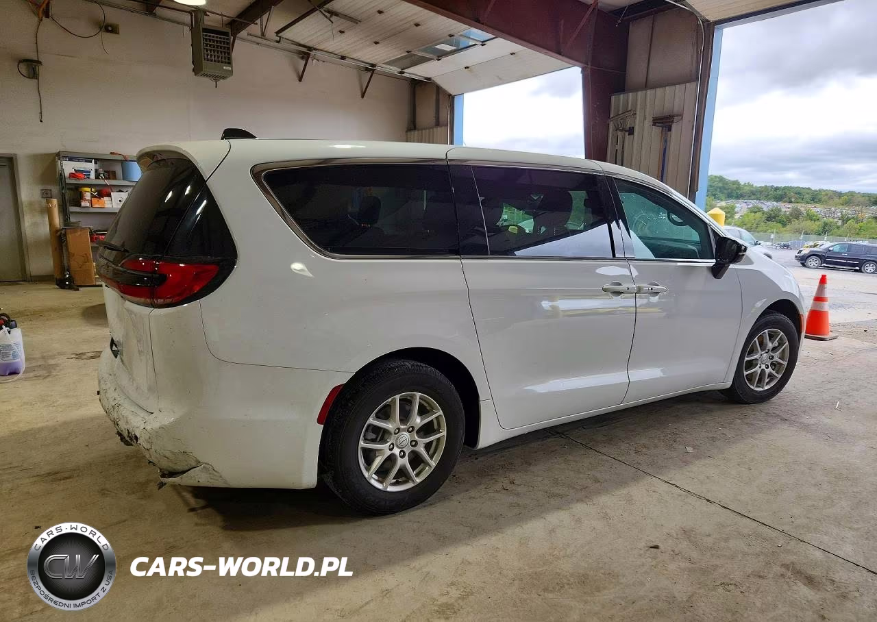 2026 Chrysler Pacifica Select VIN:2C4RC1BG0TR191198 - 3