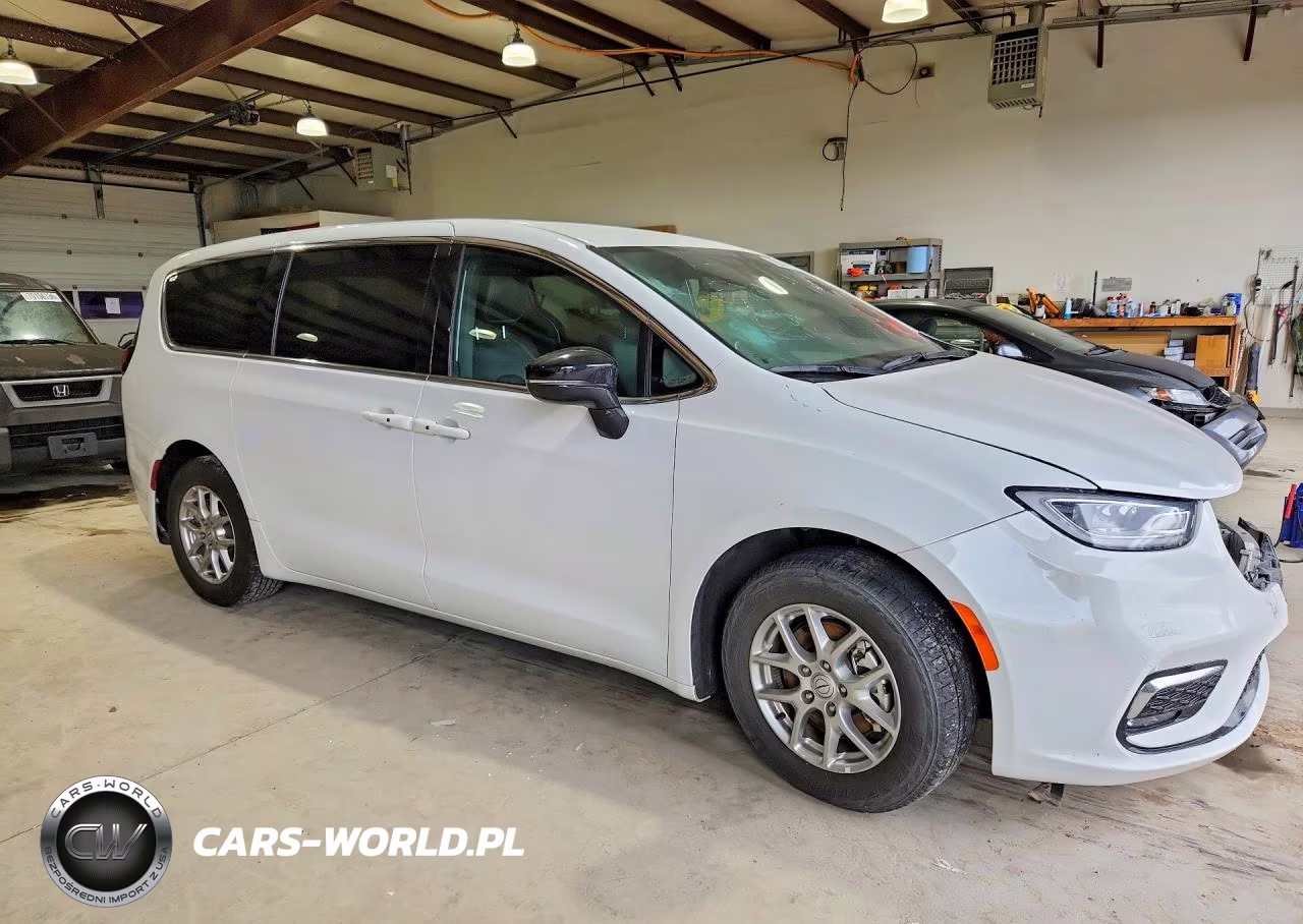2026 Chrysler Pacifica Select VIN:2C4RC1BG0TR191198 - 4