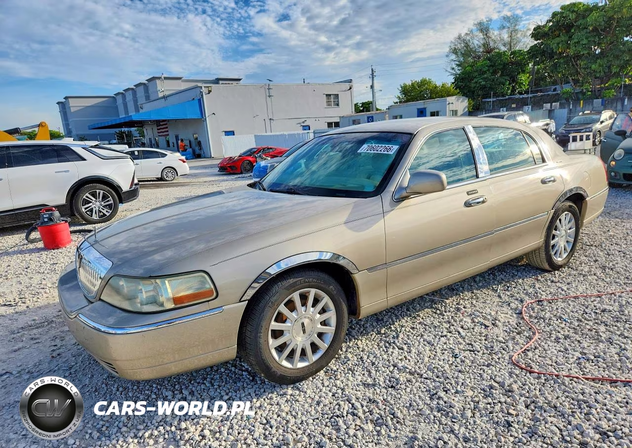 2006 Lincoln Town Car Signature VIN:1LNHM81W26Y644422 - 1