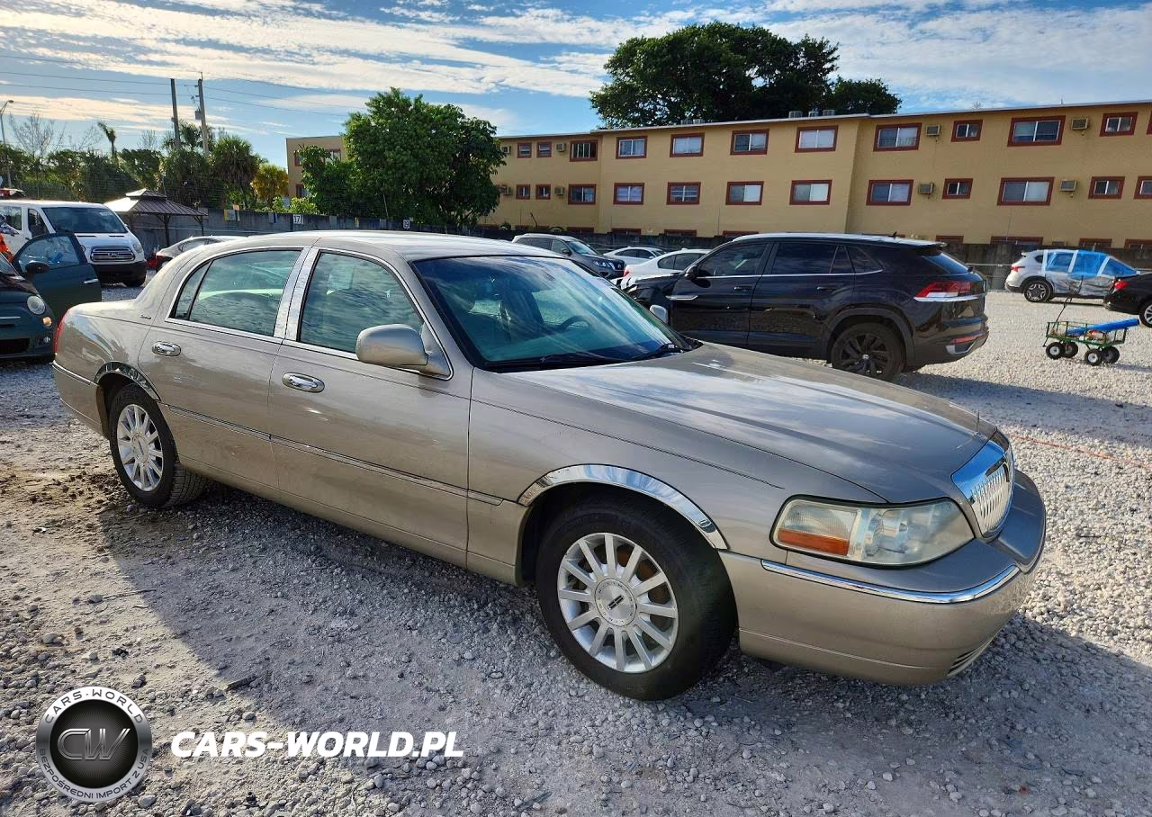 2006 Lincoln Town Car Signature VIN:1LNHM81W26Y644422 - 4
