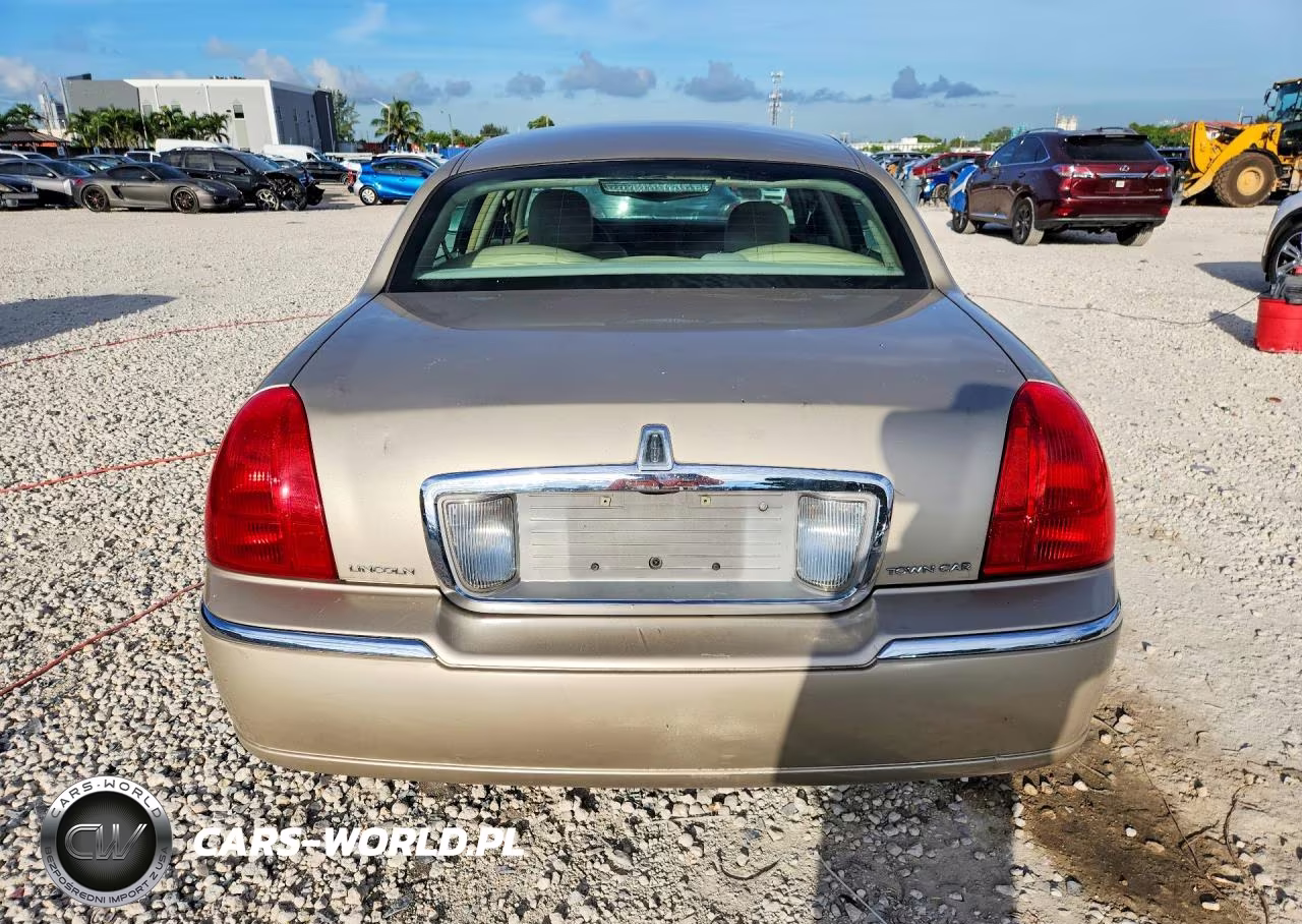 2006 Lincoln Town Car Signature VIN:1LNHM81W26Y644422 - 6