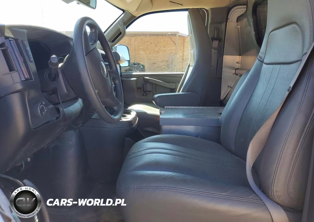 2025 Chevrolet Express G2500 VIN:1GCWGAFP0S1100256 - 7
