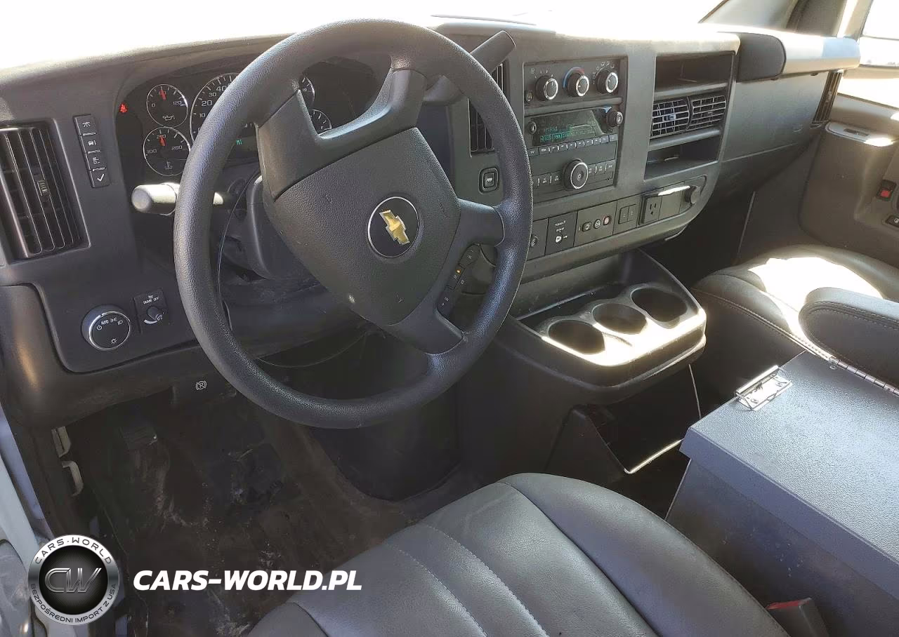 2025 Chevrolet Express G2500 VIN:1GCWGAFP0S1100256 - 8