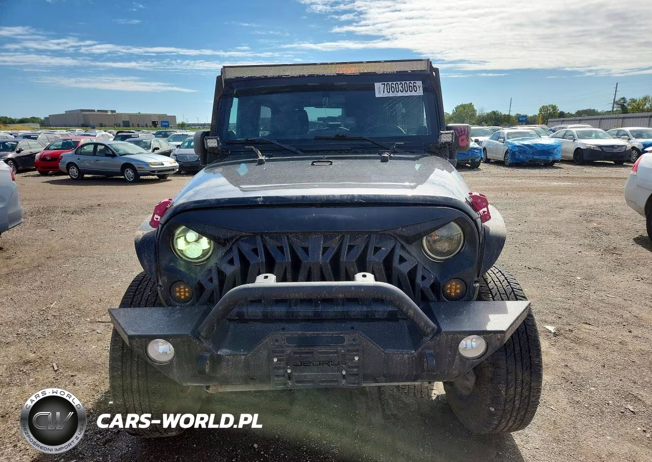 2011 Jeep Wrangler Unlimited Jeep 70Th Anniversary VIN:1J4BA7H18BL589581 - 5