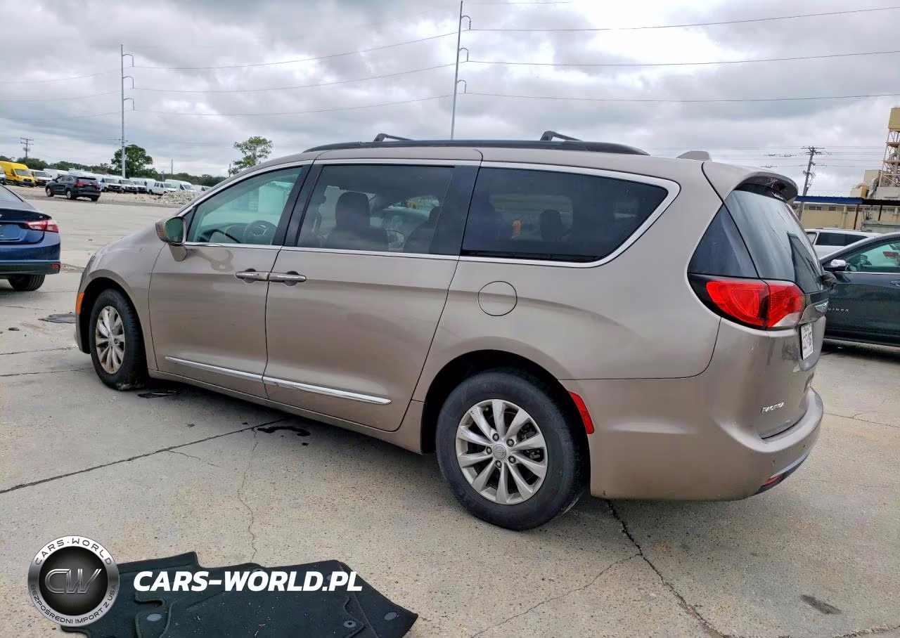 2017 Chrysler Pacifica Touring L VIN:2C4RC1BG5HR569474 - 2