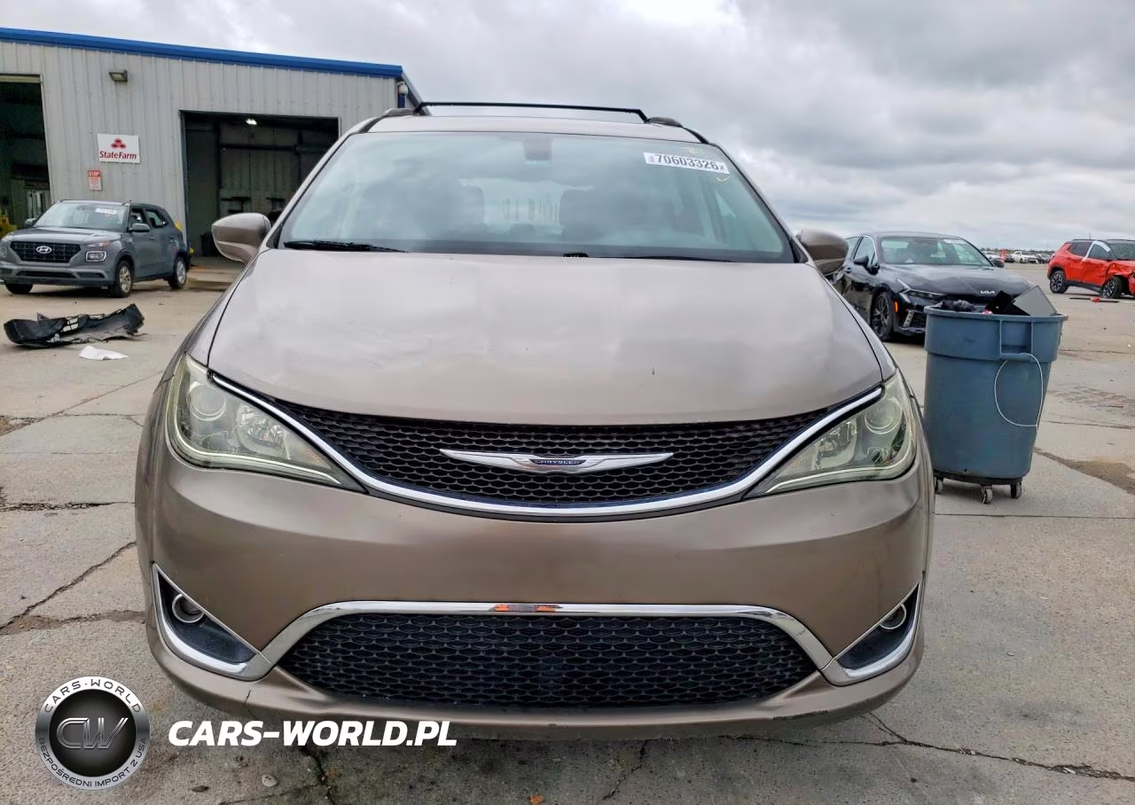 2017 Chrysler Pacifica Touring L VIN:2C4RC1BG5HR569474 - 5