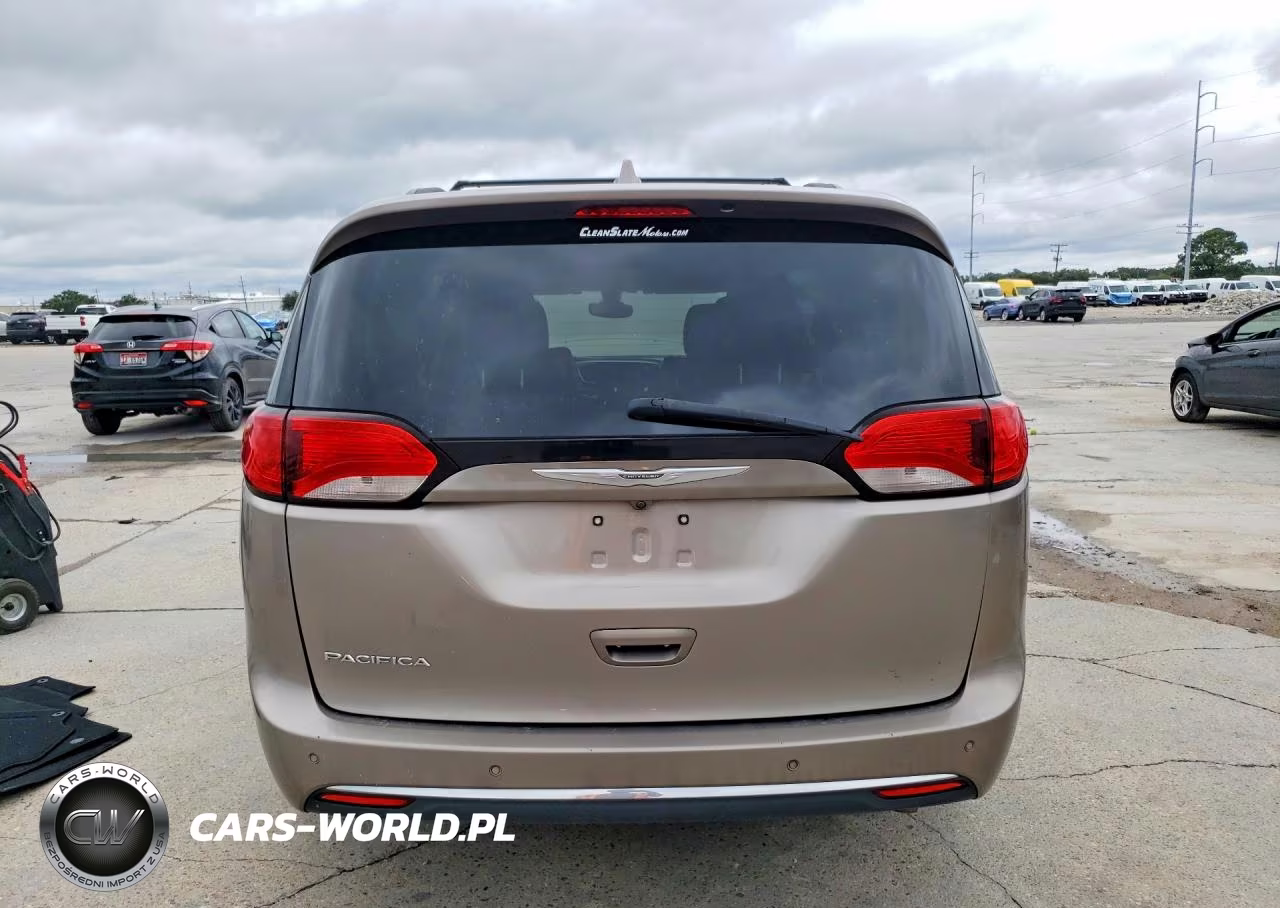 2017 Chrysler Pacifica Touring L VIN:2C4RC1BG5HR569474 - 6