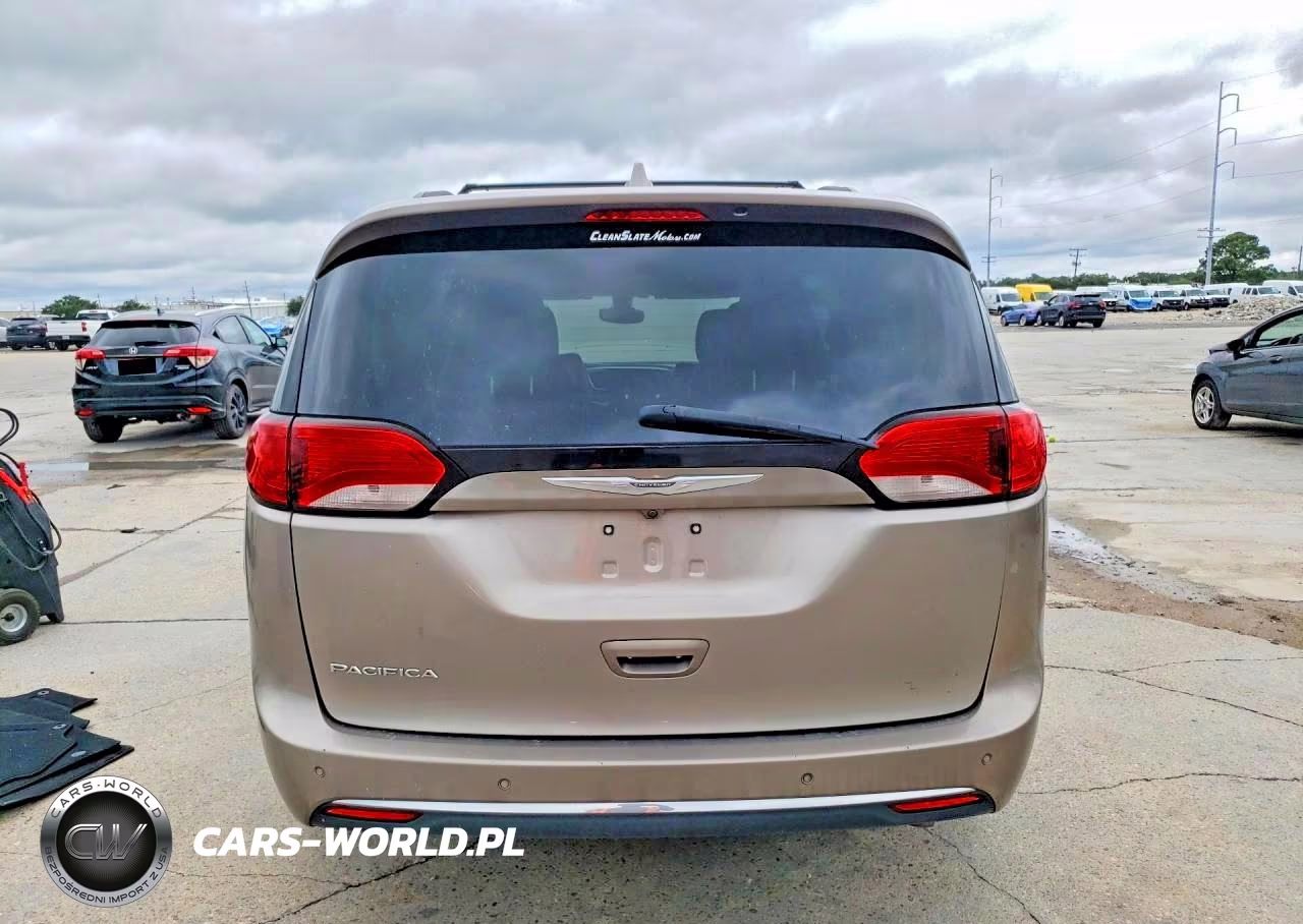 2017 Chrysler Pacifica Touring L VIN:2C4RC1BG5HR569474 - 7