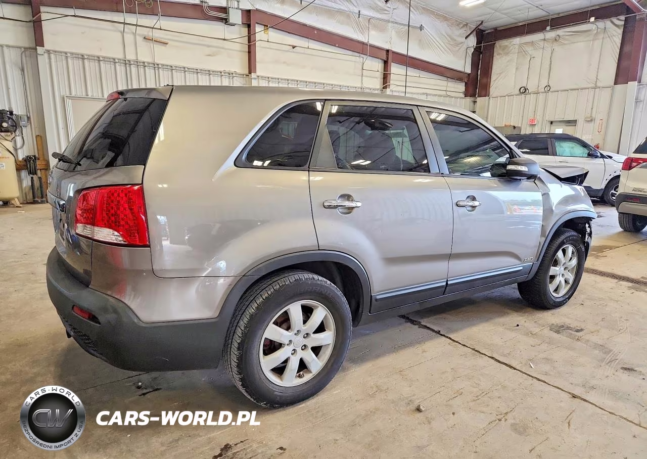 2011 Kia Sorento Lx VIN:5XYKTCA17BG011695 - 3