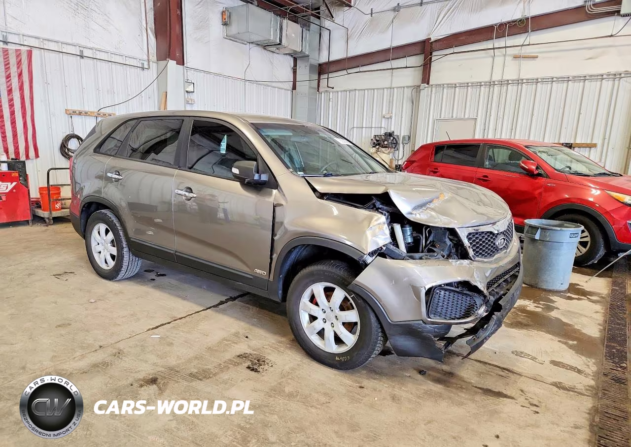 2011 Kia Sorento Lx VIN:5XYKTCA17BG011695 - 4