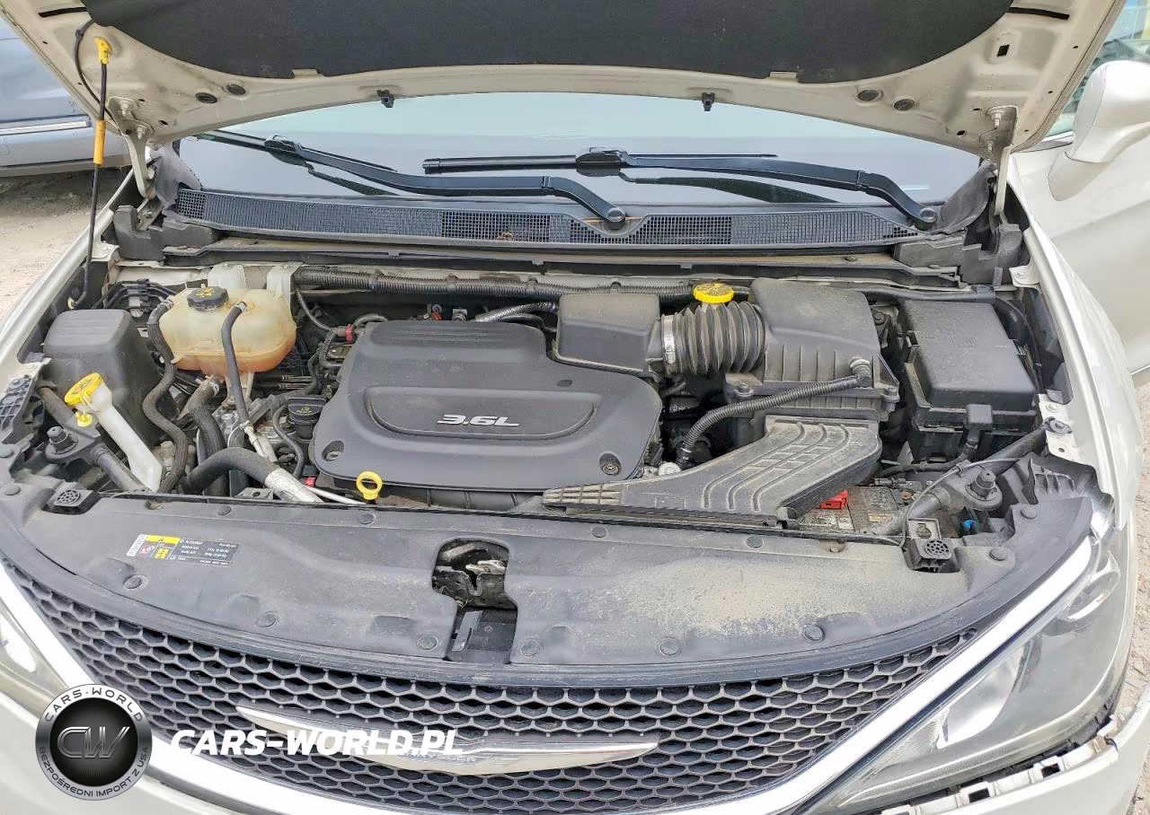 2017 Chrysler Pacifica Touring L Plus VIN:2C4RC1EG7HR644543 - 12