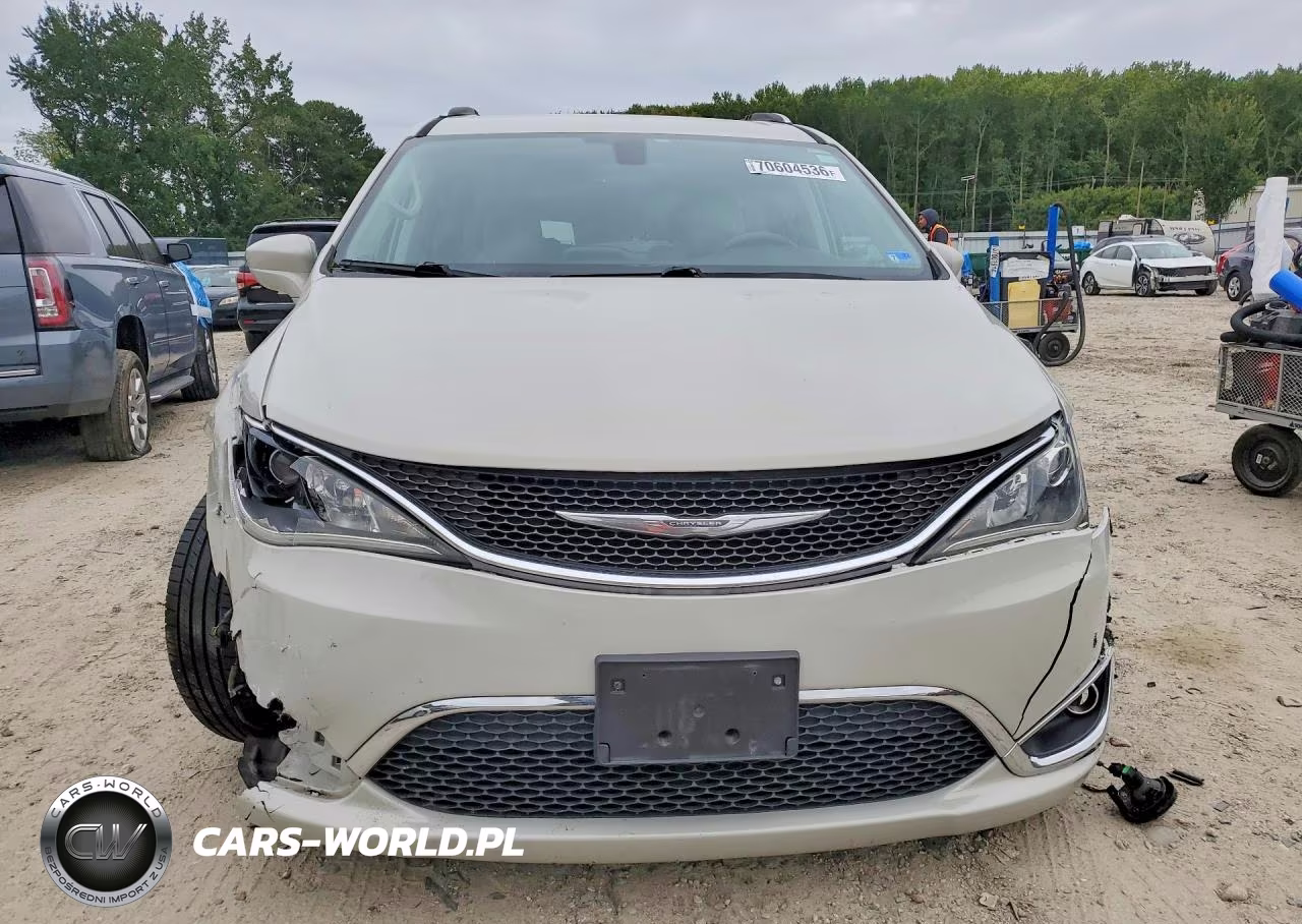 2017 Chrysler Pacifica Touring L Plus VIN:2C4RC1EG7HR644543 - 5