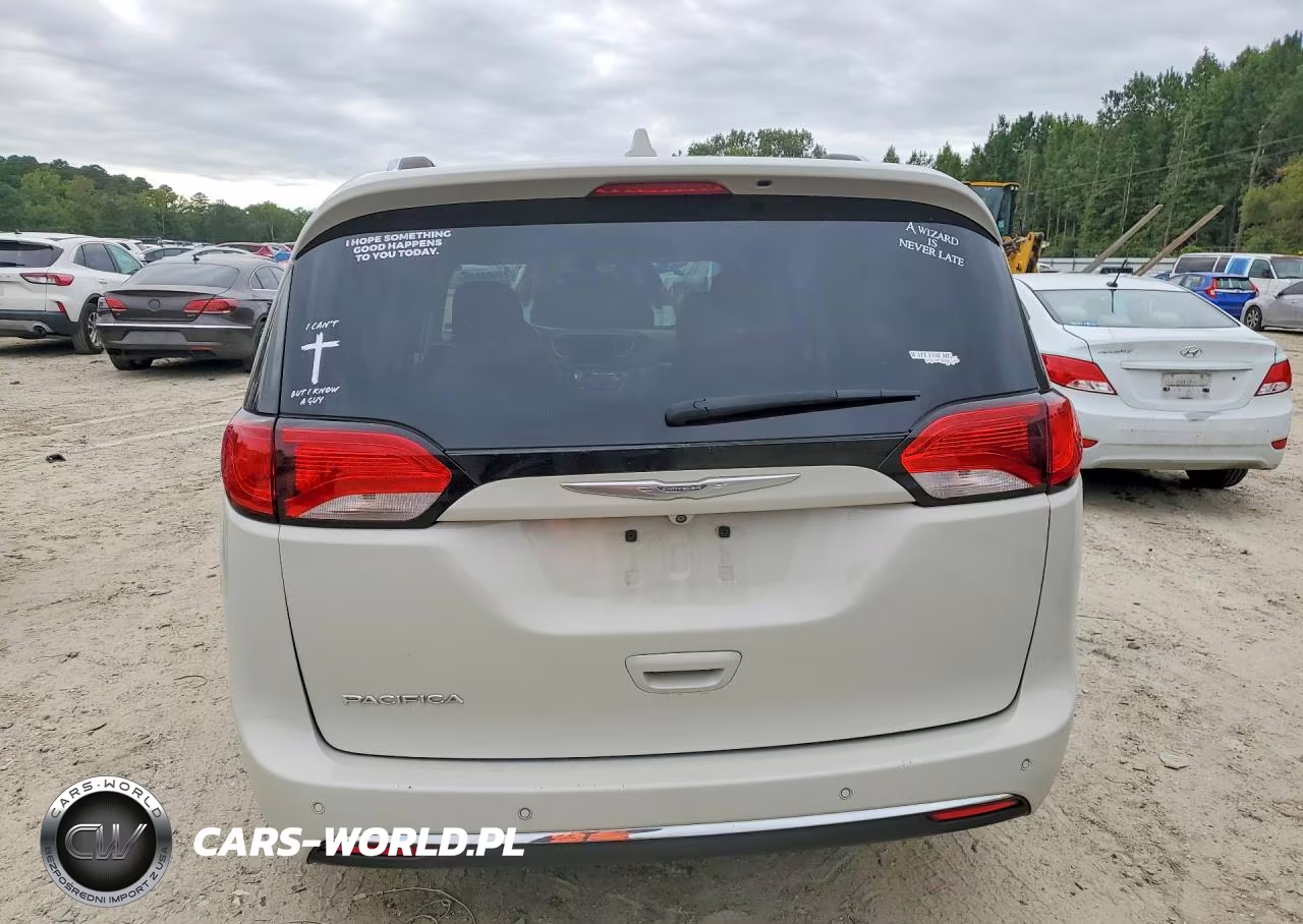 2017 Chrysler Pacifica Touring L Plus VIN:2C4RC1EG7HR644543 - 6