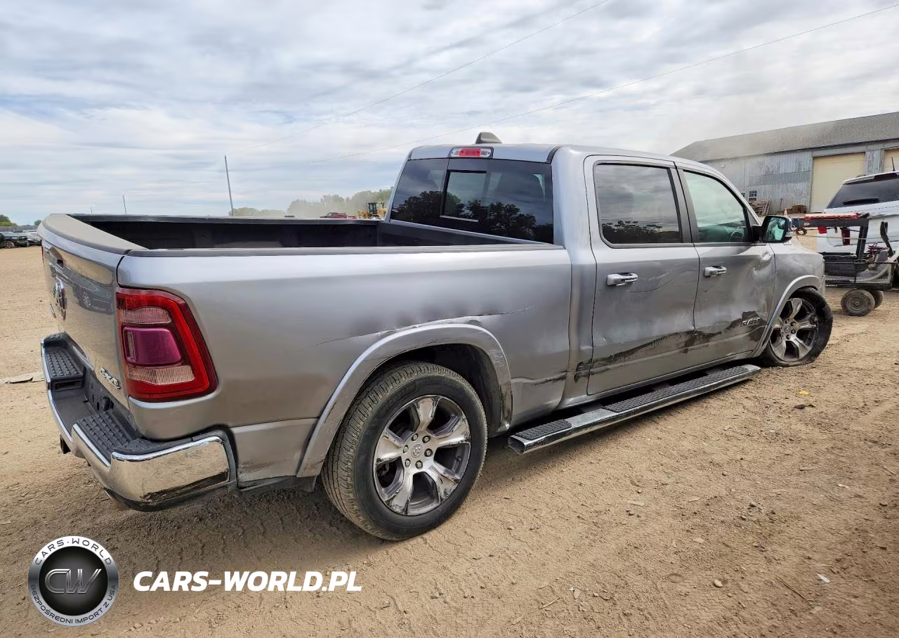 2020 Ram 1500 Laramie VIN:1C6SRFRT1LN141480 - 3