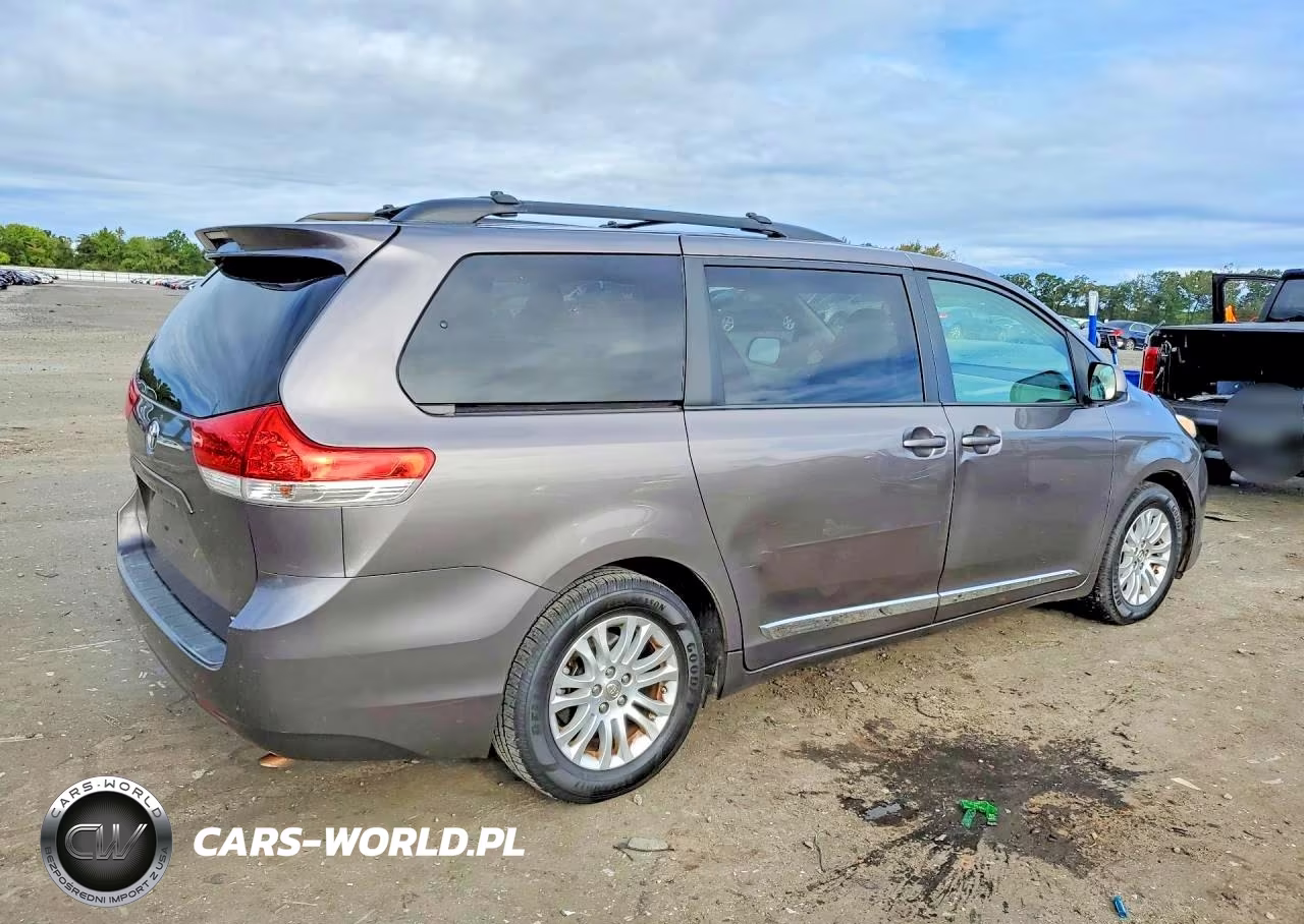 2014 Toyota Sienna Xle 8-Passenger VIN:5TDYK3DCXES428827 - 3