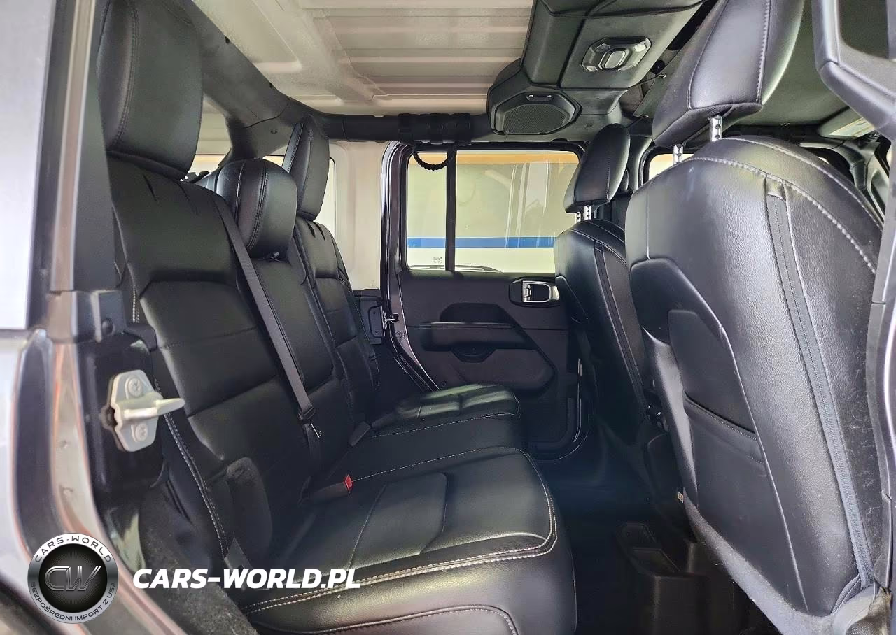 2020 Jeep Wrangler Unlimited Sahara VIN:1C4HJXEM2LW277657 - 11