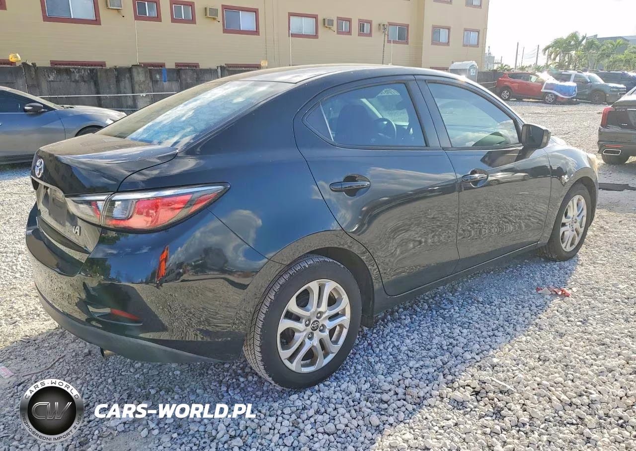 2018 Toyota Yaris Ia Base VIN:3MYDLBYV5JY301649 - 3