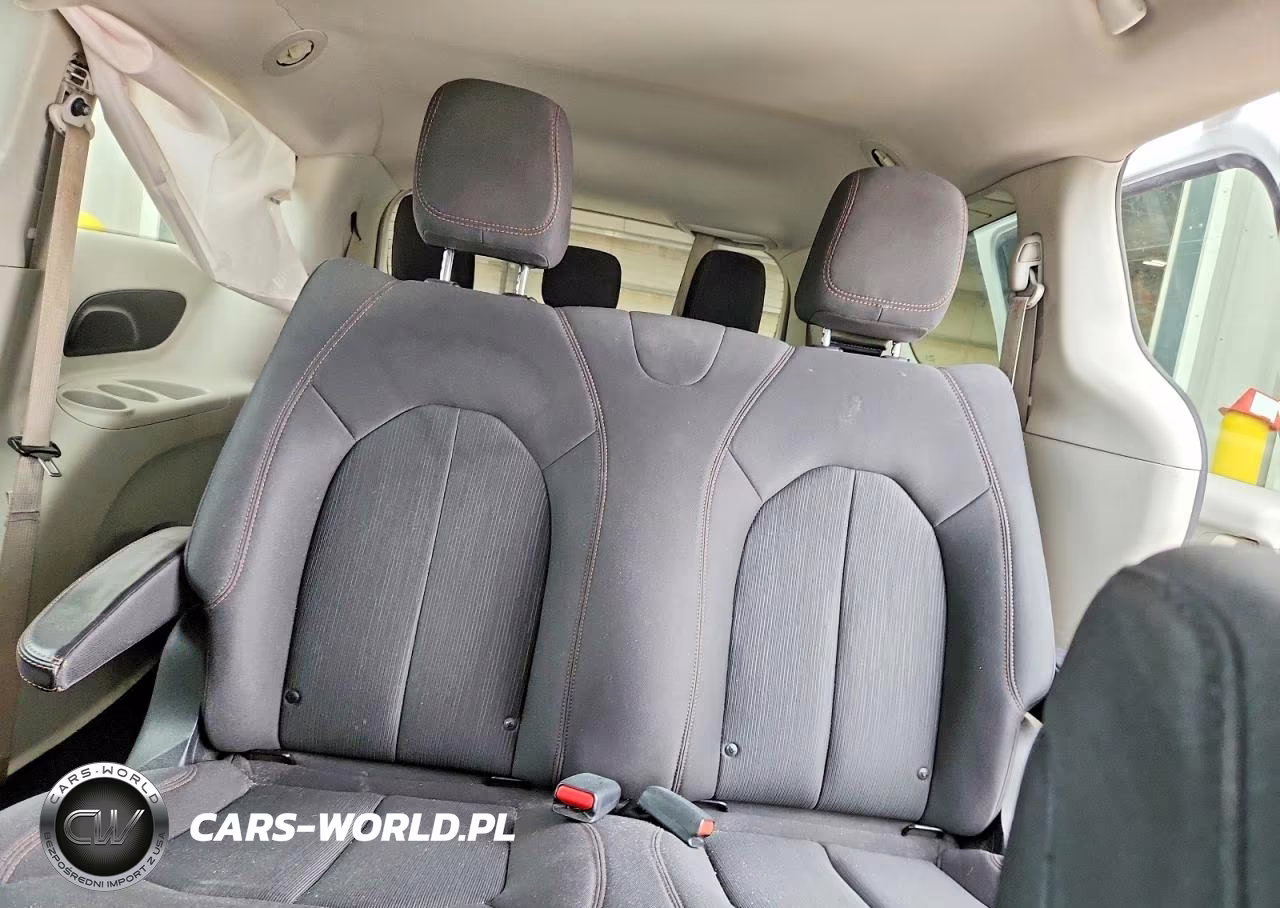 2019 Chrysler Pacifica VIN:2C4RC1AG6KR597583 - 10
