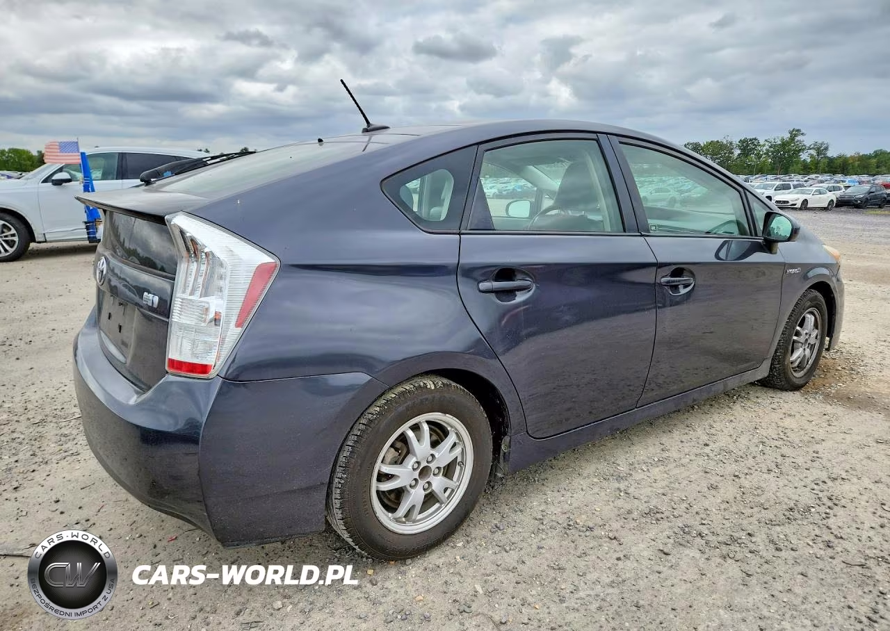 2011 Toyota Prius Four VIN:JTDKN3DU6B5302312 - 3