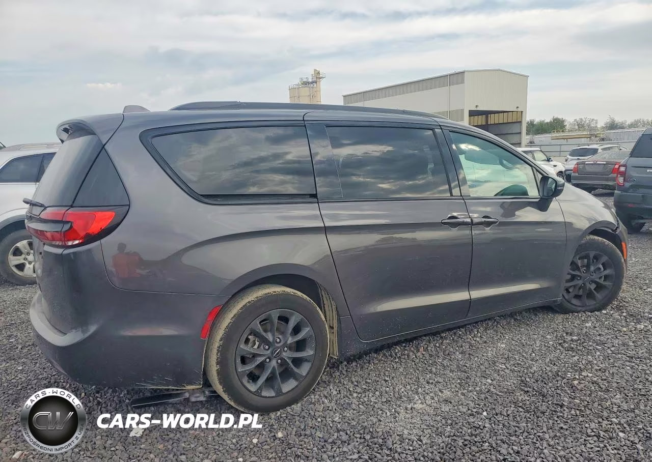 2021 Chrysler Pacifica Touring L VIN:2C4RC1BG0MR571966 - 3