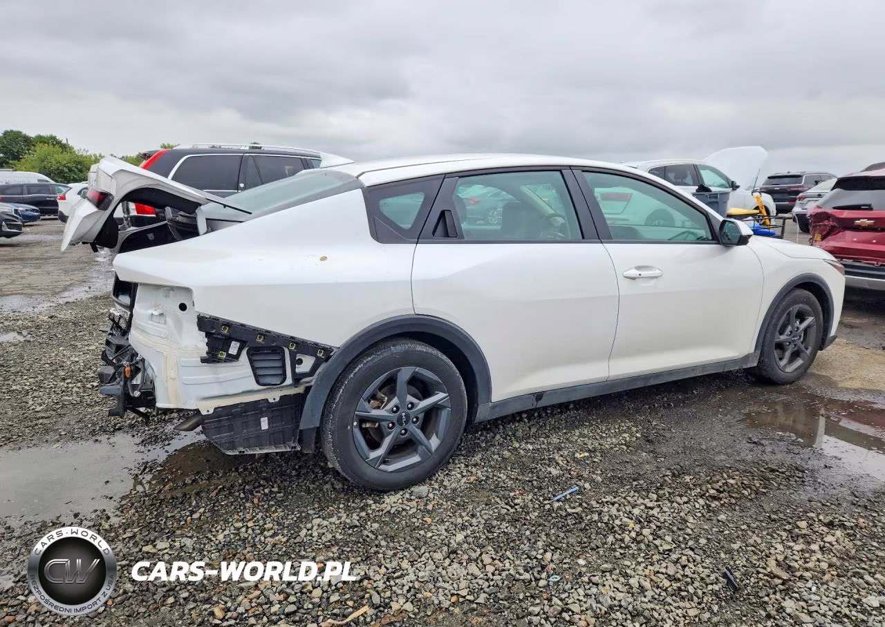 2025 Kia K4 Lxs VIN:3KPFT4DE6SE023890 - 3