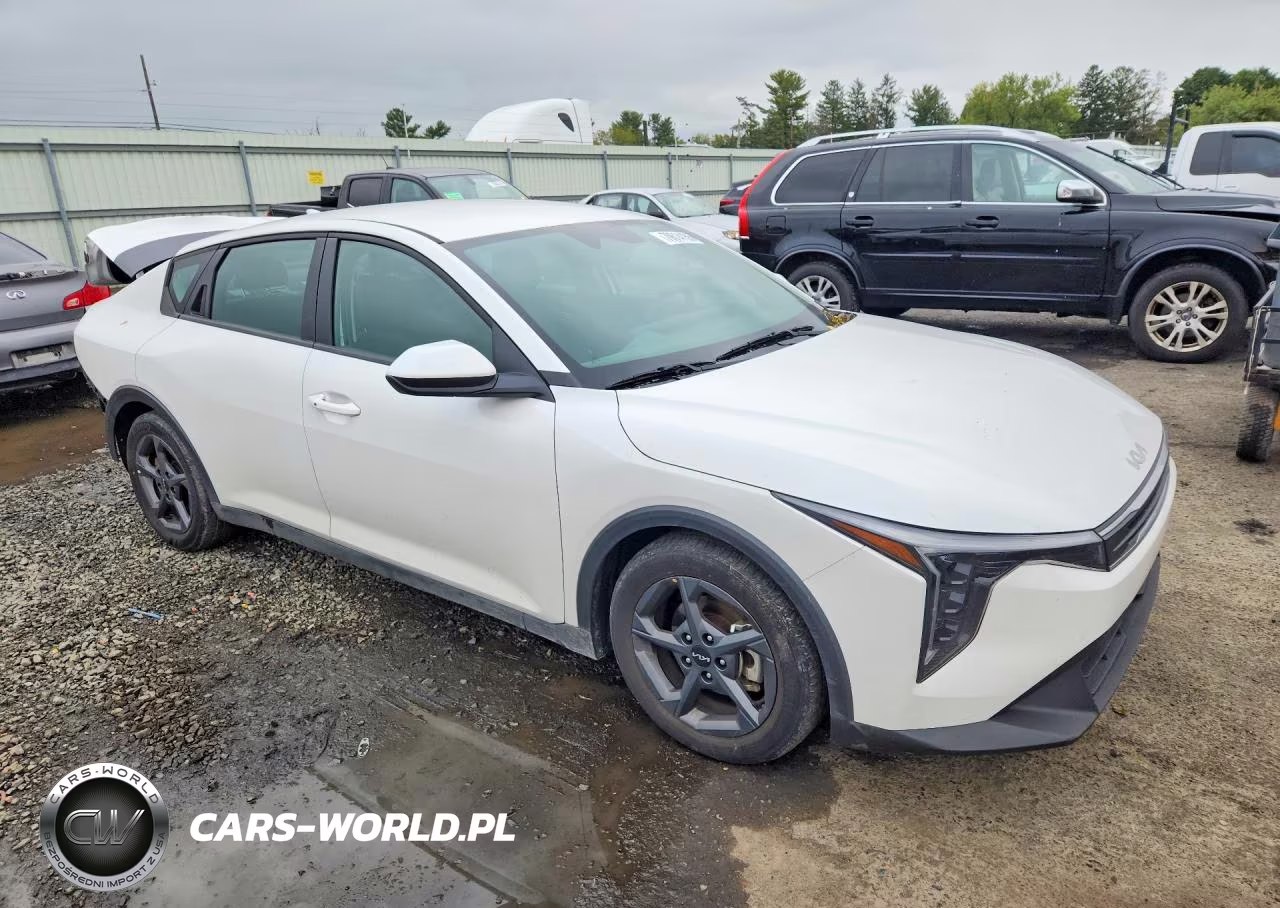 2025 Kia K4 Lxs VIN:3KPFT4DE6SE023890 - 4