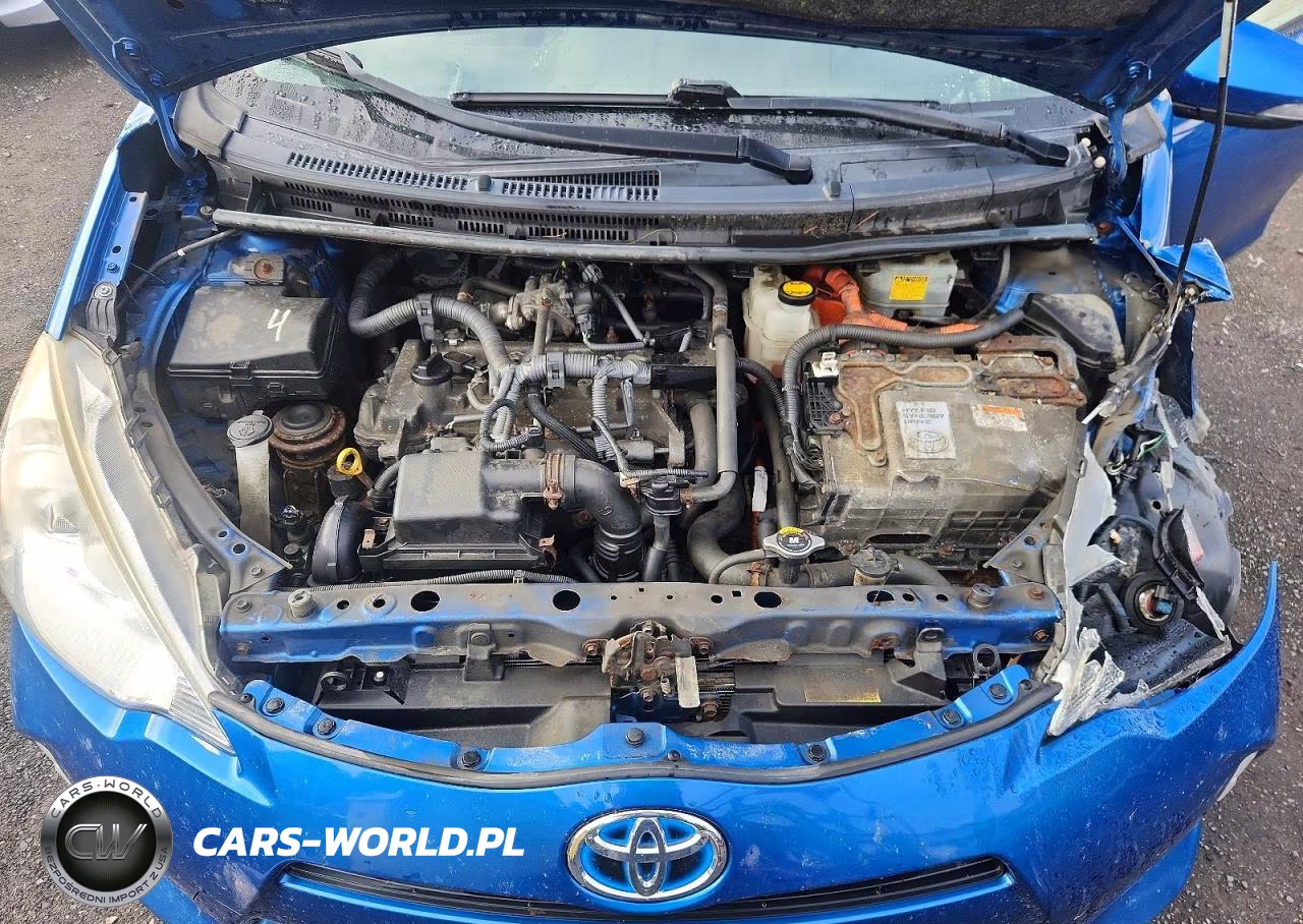 2014 Toyota Prius C Two VIN:JTDKDTB31E1571858 - 11