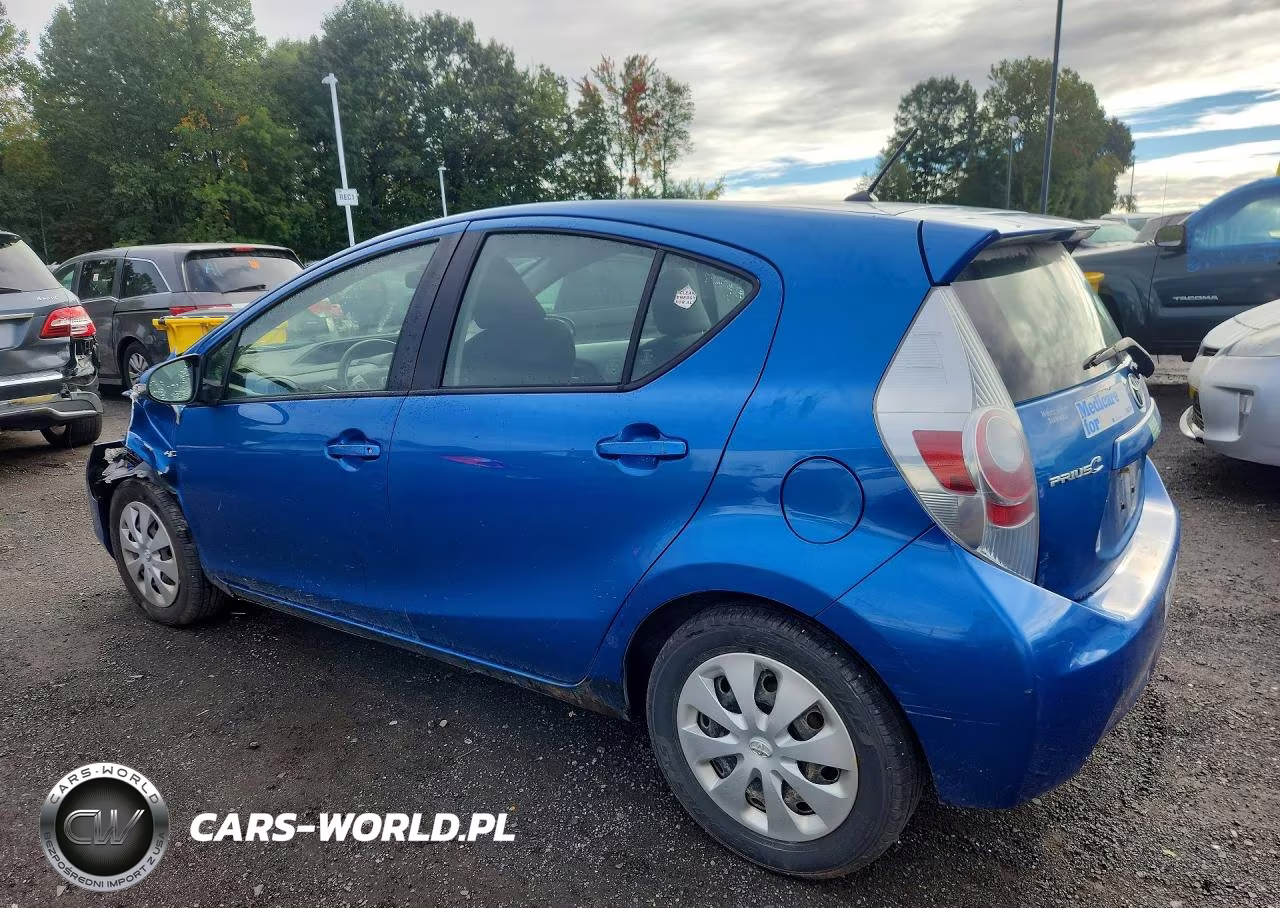 2014 Toyota Prius C Two VIN:JTDKDTB31E1571858 - 2